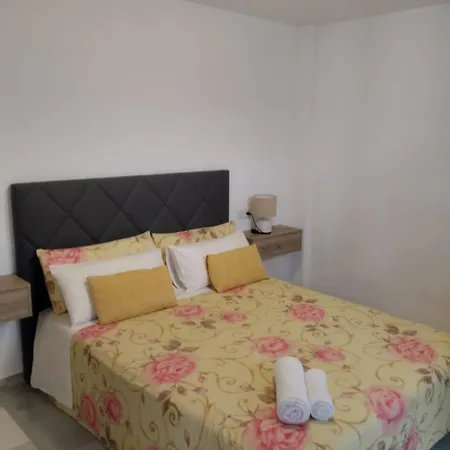 Aparthotel Pueblo Evita Hill 3*